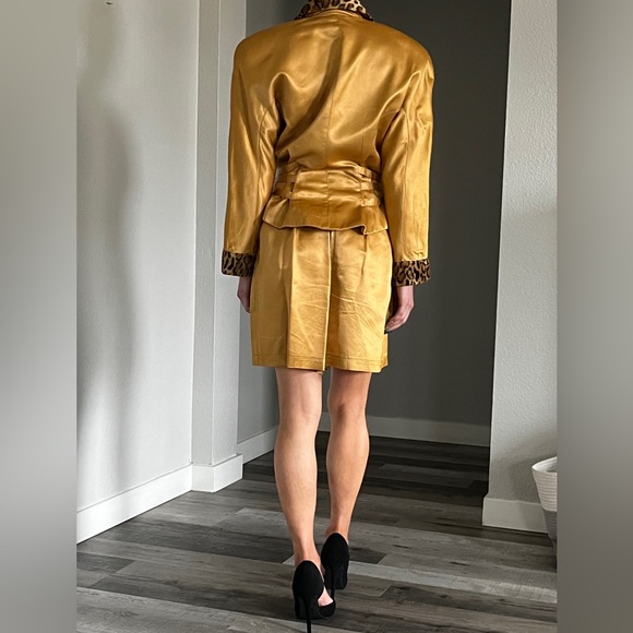 Vintage Luxury Jacket & Shorts Set Size Small - Picture 2 of 11